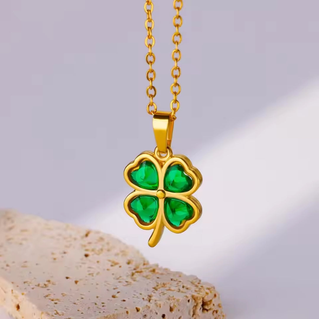 Divifa Green Clover Necklace in Gold-Plated stainless steel