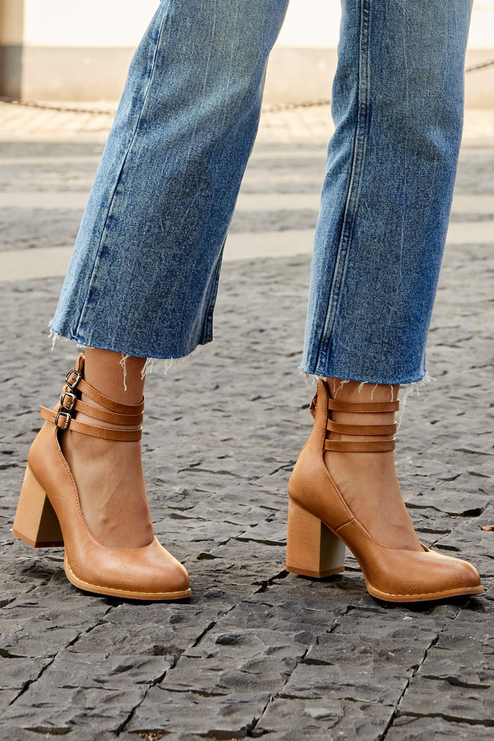 Divifa Casilda Smooth Sandals with Ankle Strap and Thick Heel