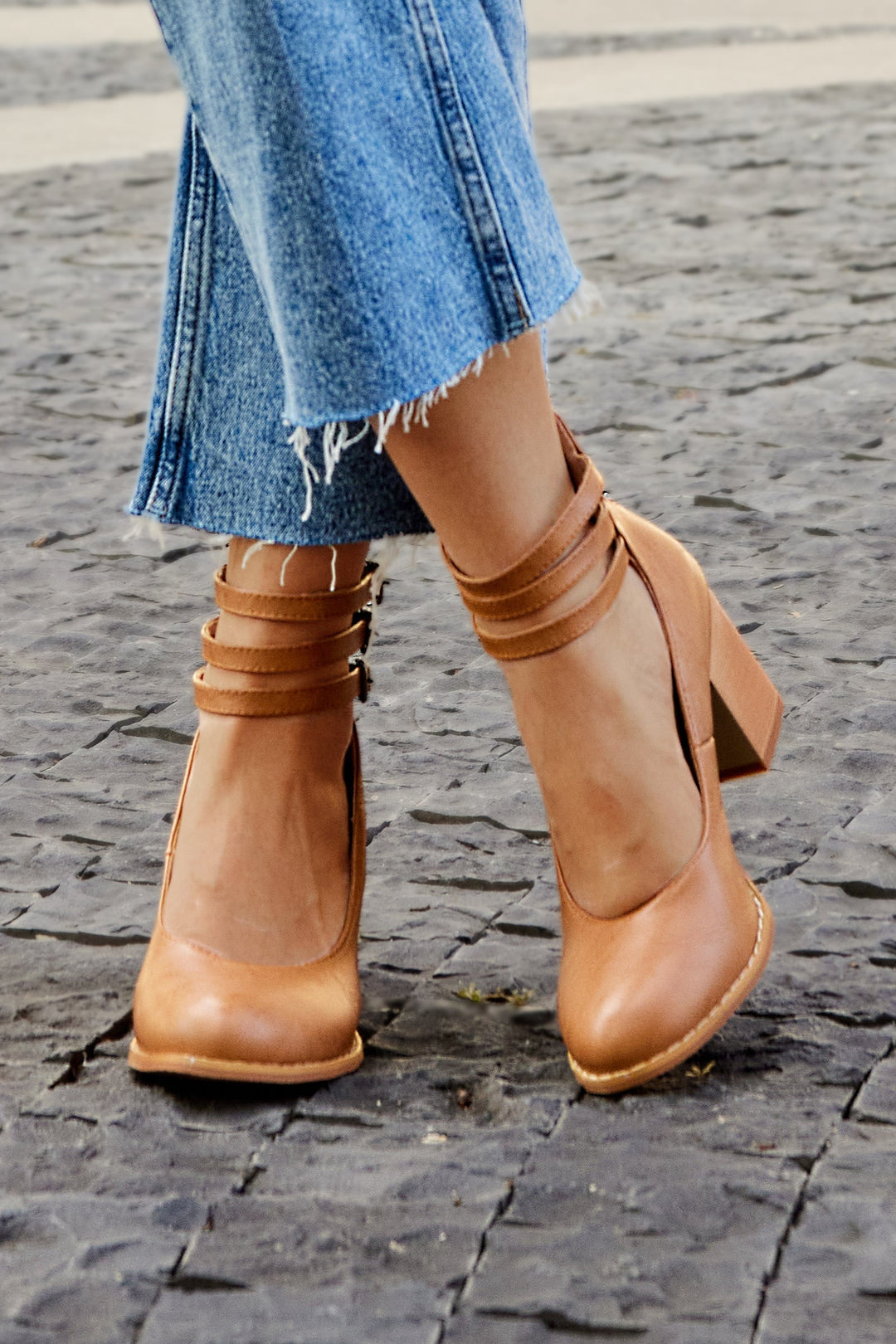 Divifa Casilda Smooth Sandals with Ankle Strap and Thick Heel