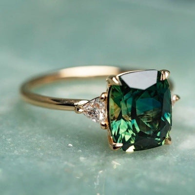 Divifa Vintage-inspired Green Ring in Gold-Plated stainless steel