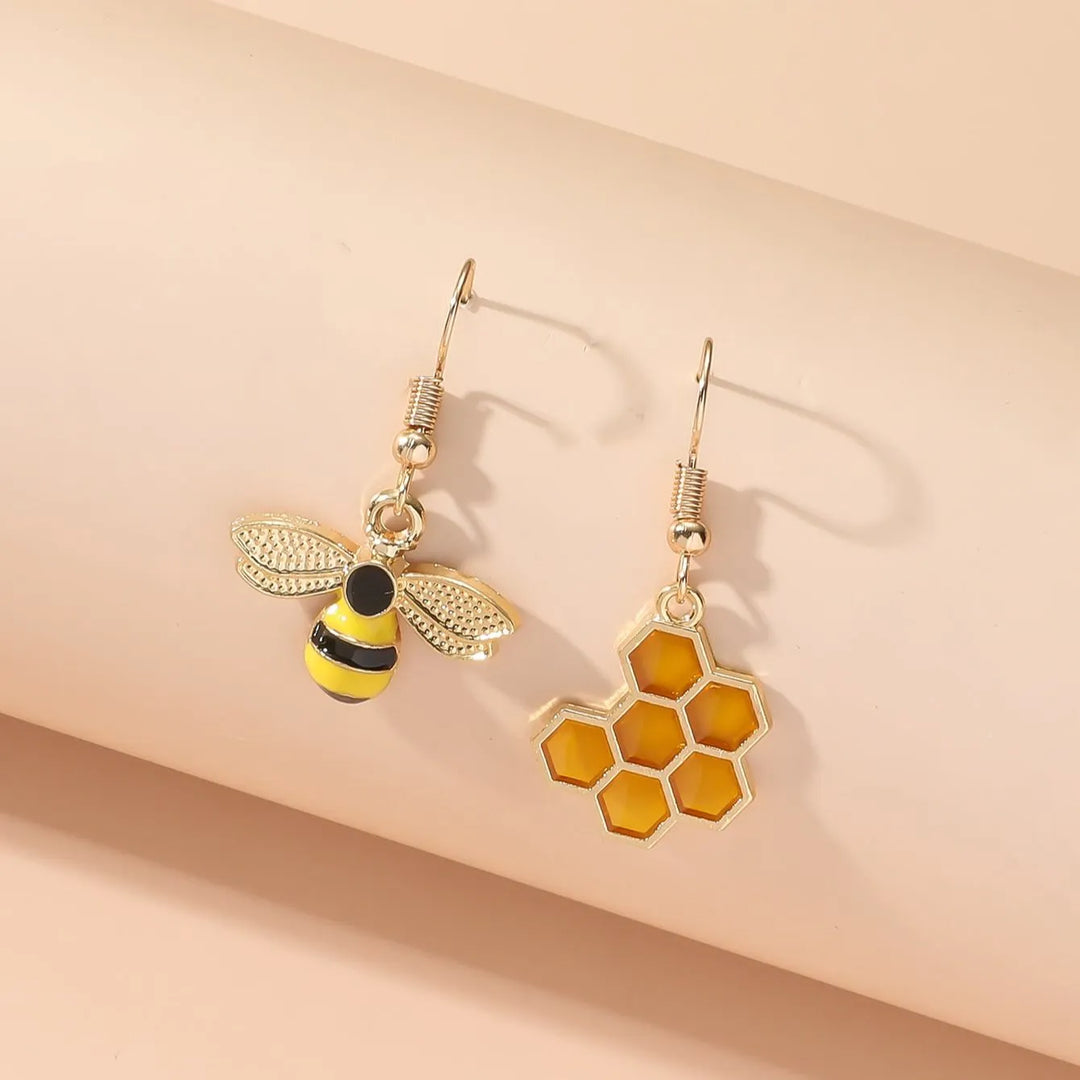 Divifa Honeycomb Bee Earrings in Gold-Plated stainless steel