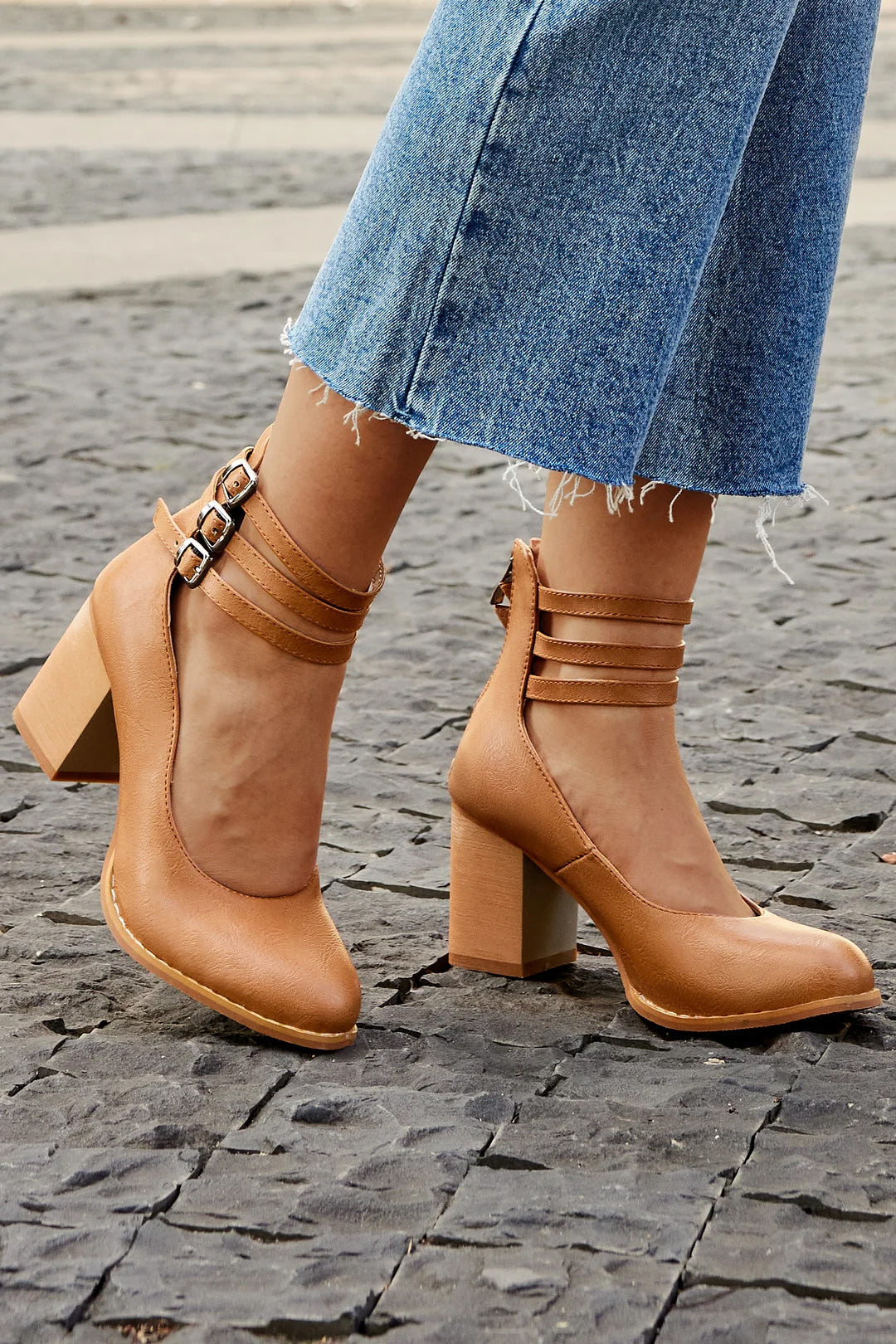 Divifa Casilda Smooth Sandals with Ankle Strap and Thick Heel