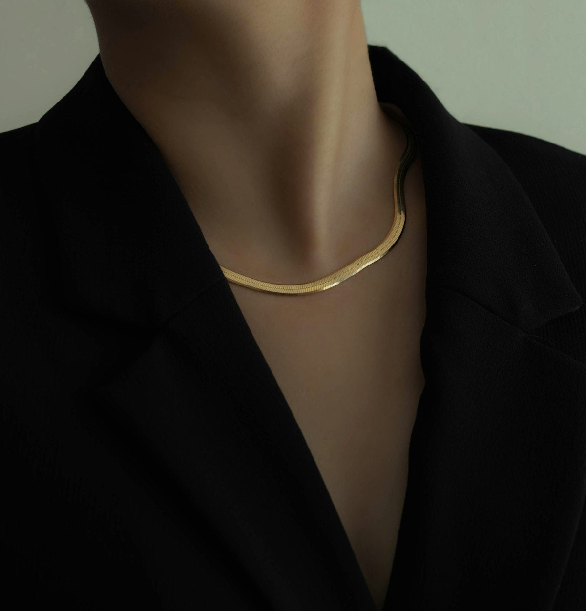 Divifa hero mobile — gold necklace