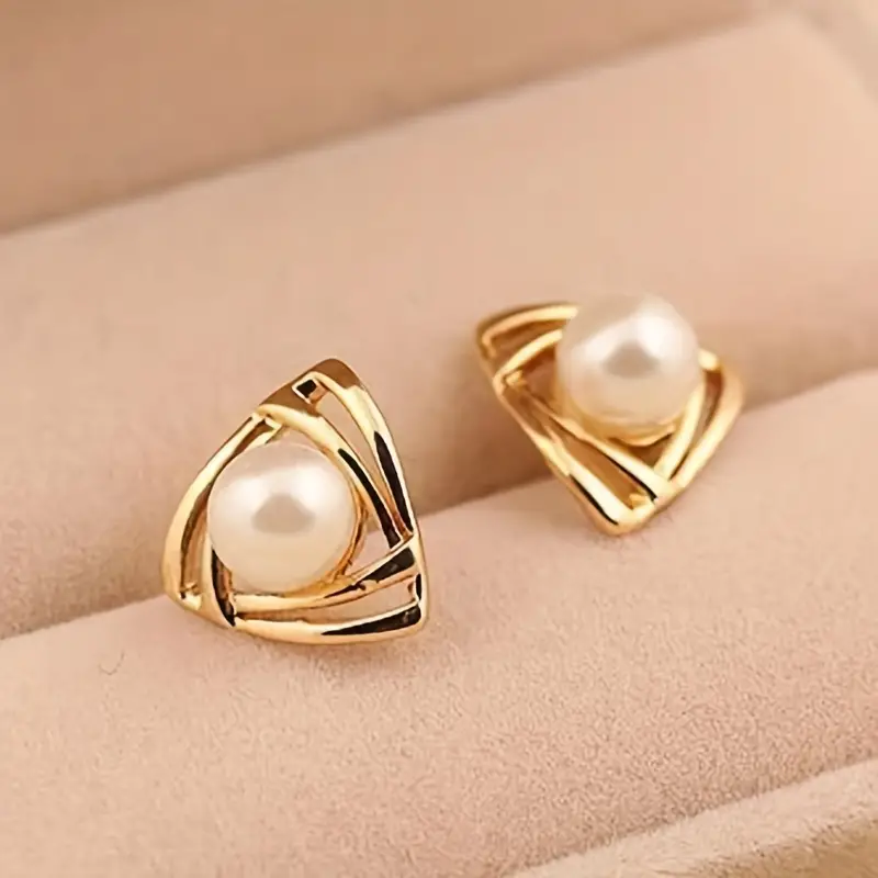 Divifa Pearl Earrings in Gold-Plated stainless steel