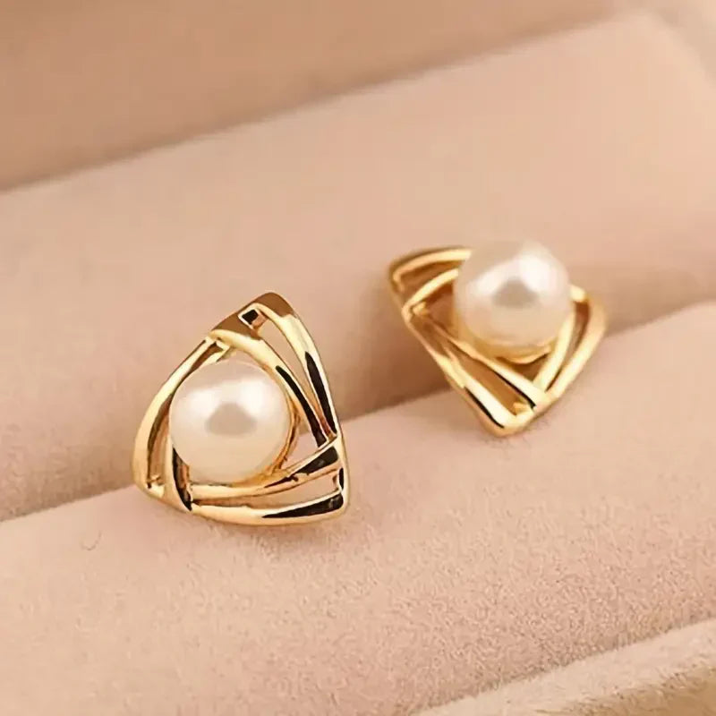 Divifa Exquisite Pearl Earrings in Gold-Plated stainless steel