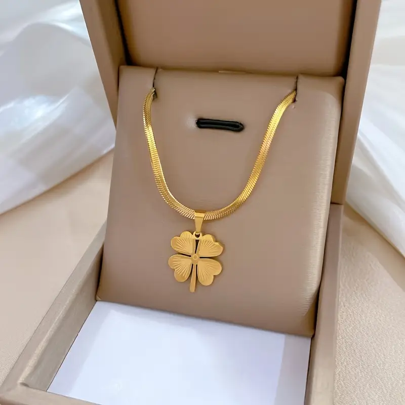 Divifa Clover Necklace in Gold-Plated stainless steel