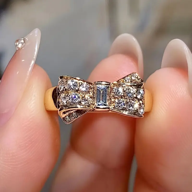 Divifa Sparkling Tie Ring in Gold-Plated stainless steel