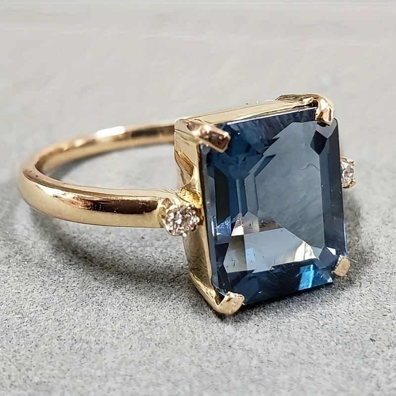 Divifa Cubic Blue Ring in Gold-Plated stainless steel