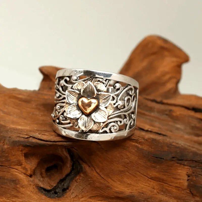 Divifa Flower Heart Ring in Gold-Plated stainless steel