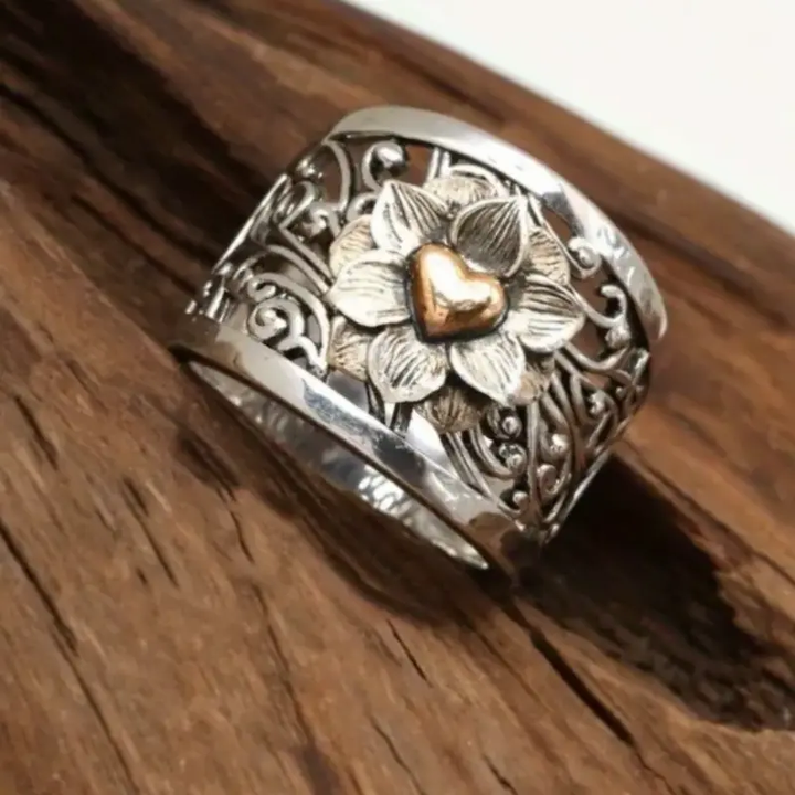 Divifa Flower Heart Ring in Gold-Plated stainless steel